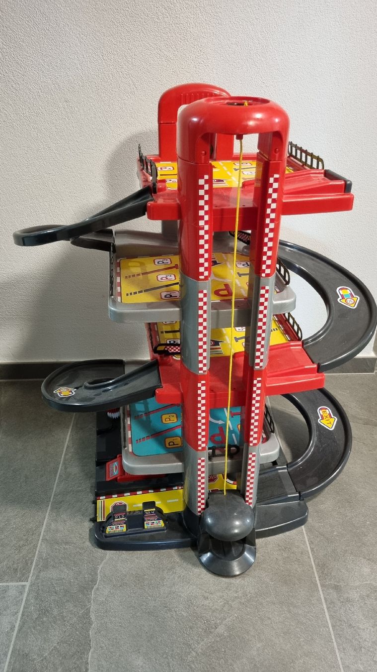 Spielzeuge: Auto-Garage Spielzeug – Gebraucht aus Herrliberg von FannyZ 2