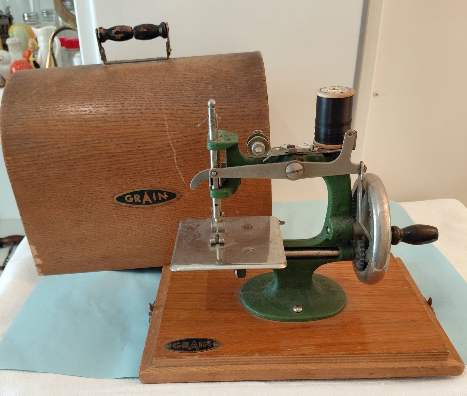 Spielzeuge: Kindernähmaschine GRAIN – Gebraucht aus Zürich von Rosys
