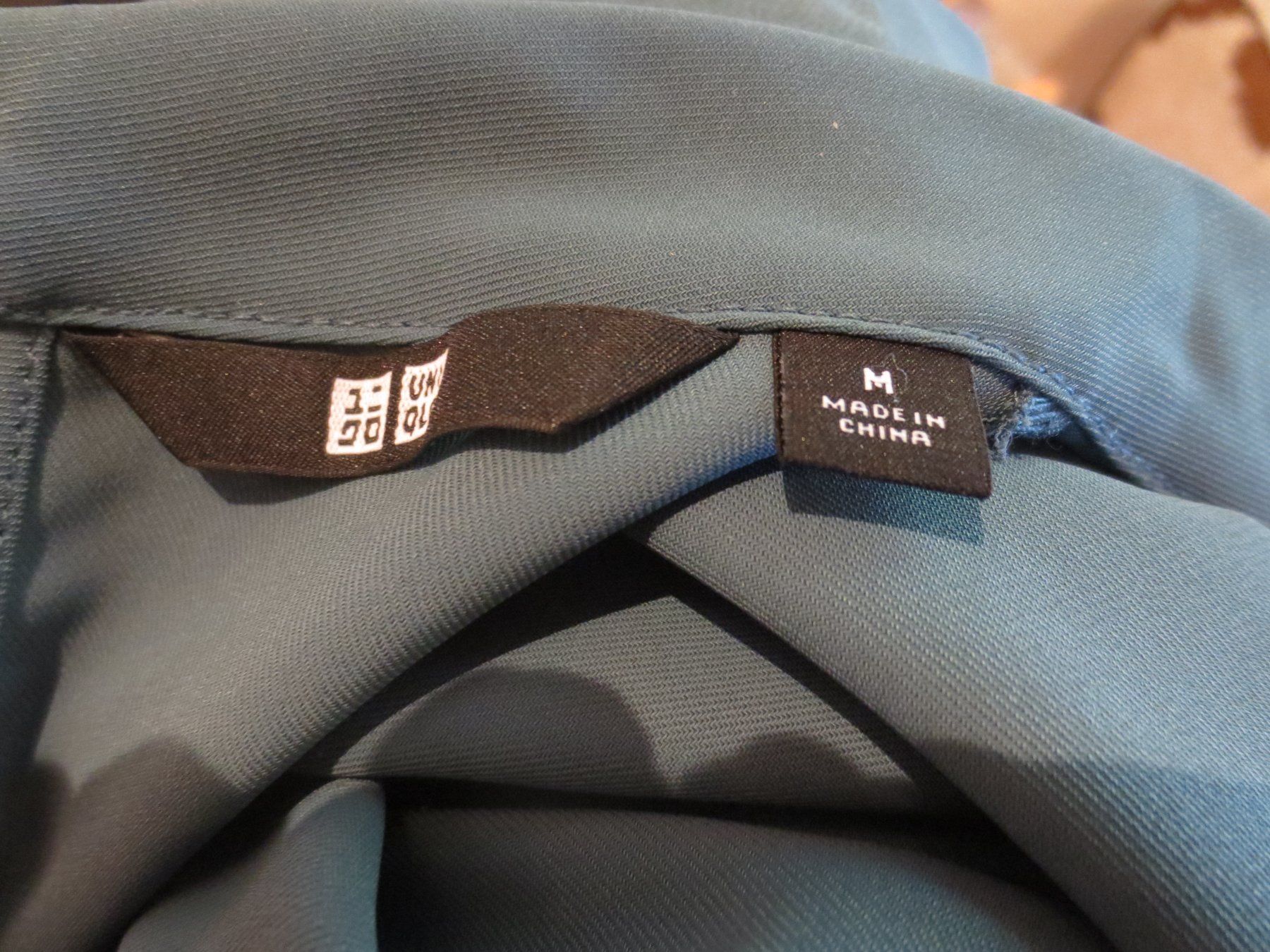 Uniqlo Blusen: Bluse Grösse M - petrol - UNIQLO – Gebraucht aus Männedorf von Livingston 1