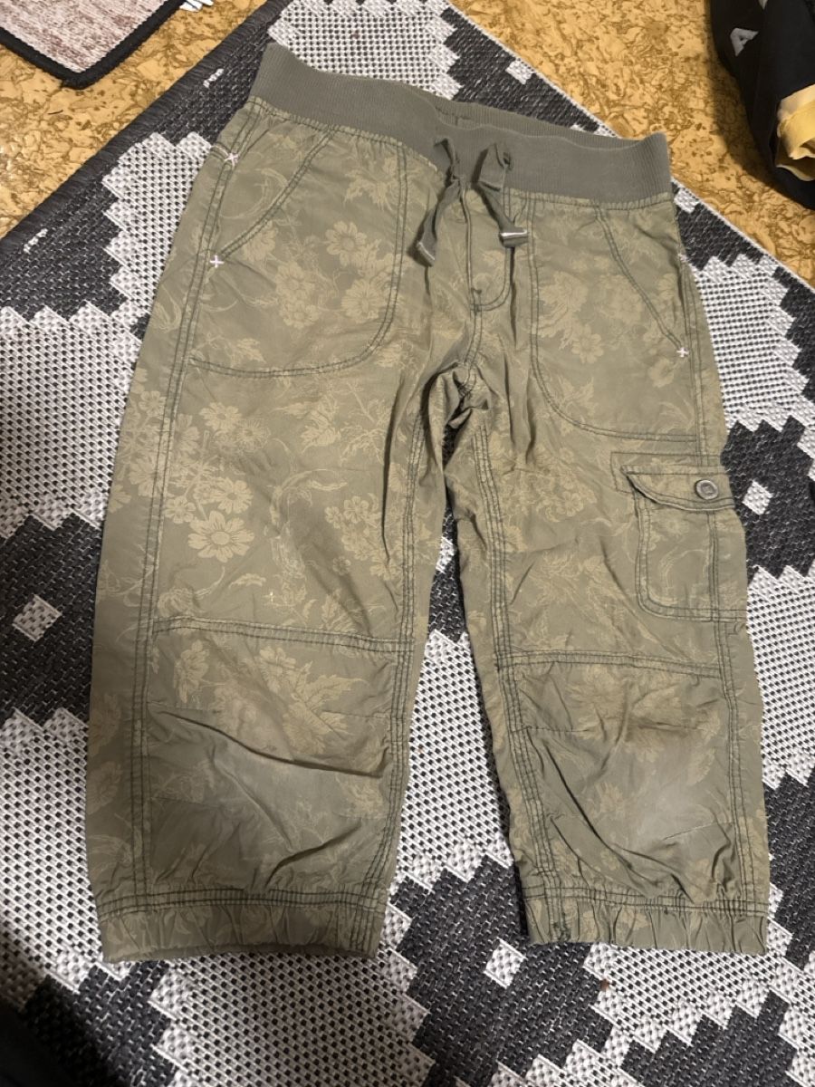 H&M Pantaloni: Kinder Hosen von L.O.G.G. H&M, Gr. 128 – Usato da Zürich venduto da Krikri21