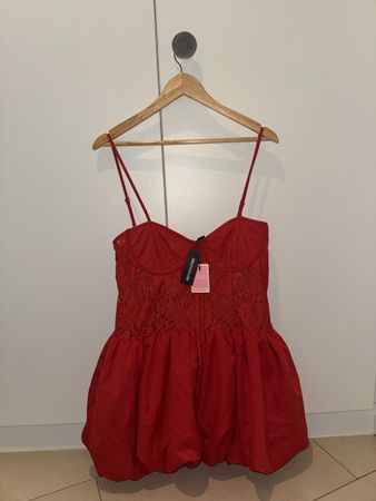 Robe PrettyLittleThing rouge à bretelles neuf avec étiquette