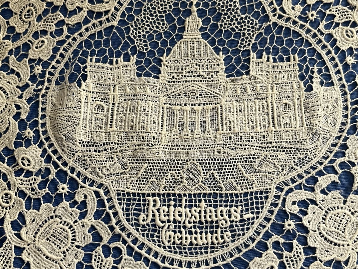 Decken: Geklöppelte Decke Reichtagsgebäude – Gebraucht aus Romanshorn von Apfelschuss 1