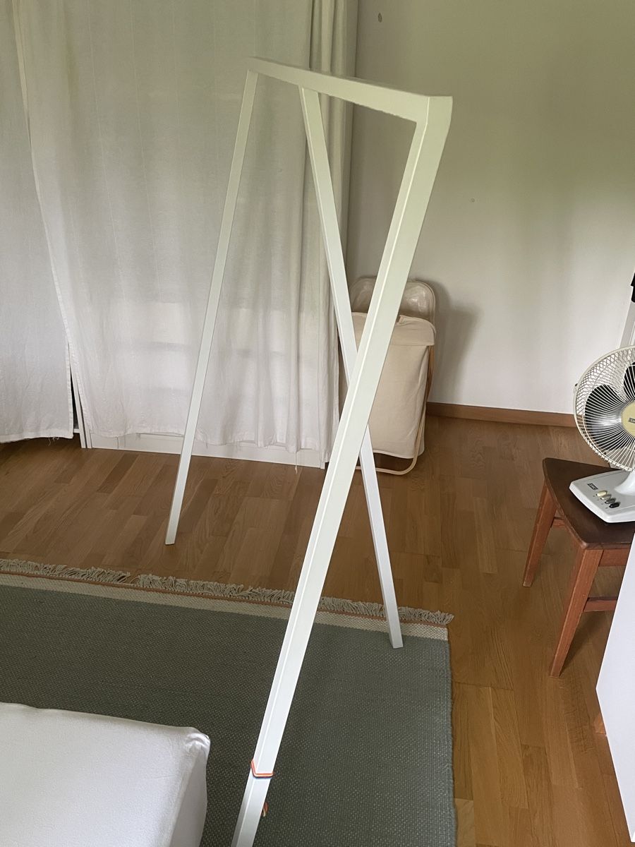 Hay Guardaroba: Hay Loop Stand Garderobe gross zu verkaufen – Usato da Zürich venduto da kraufoenig