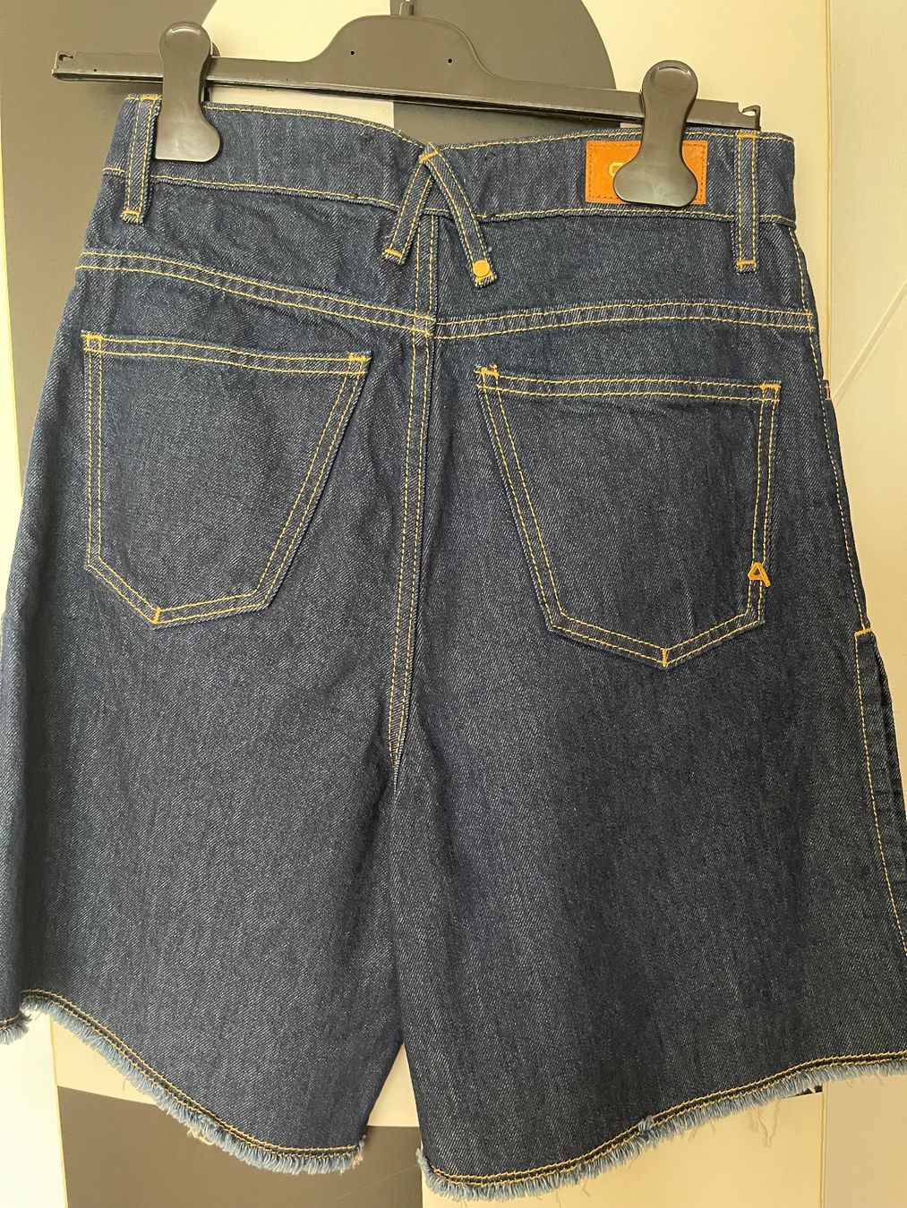 Jeans: Jeansshorts – Usato da Zürich venduto da zki_yzj7 2