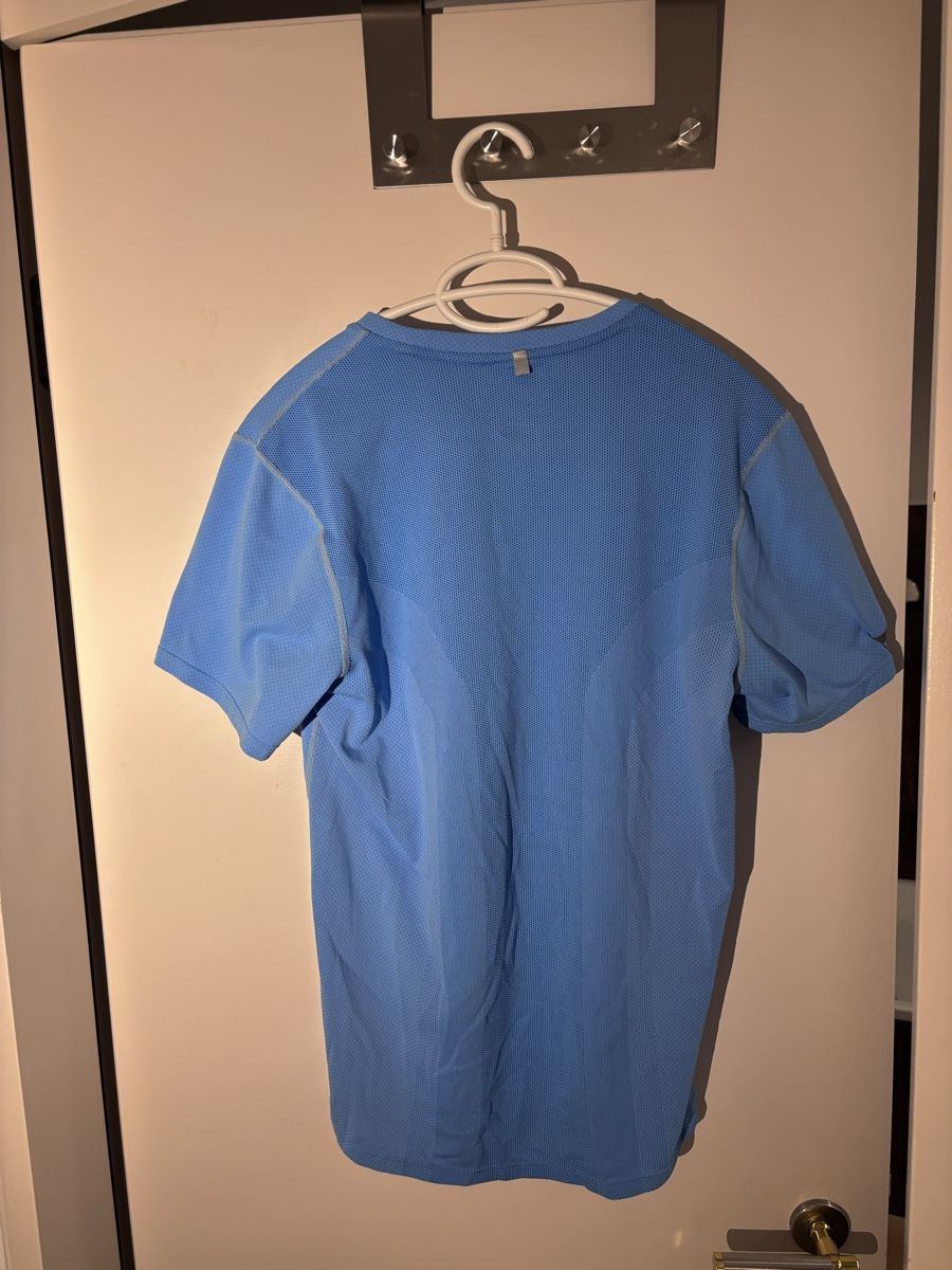 Nike T-shirt: Nike Running T-Shirt – Usato da Jona venduto da yan_sg85 2