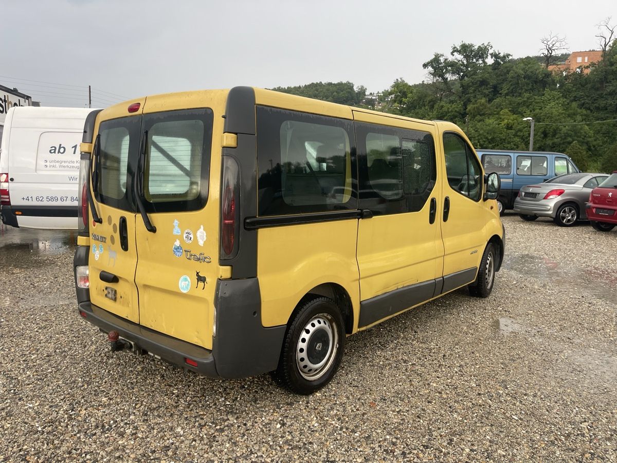 Renault Automobili: Renault Trafic dCi 100  9 sitzer – Usato da Basel venduto da Rikardo_1979 2