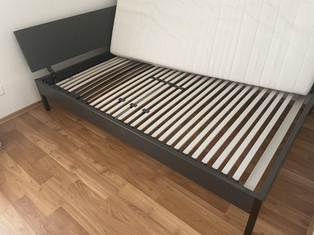 Bett 140 cm mit Lattenrost und Matratze Kaufen auf Ricardo