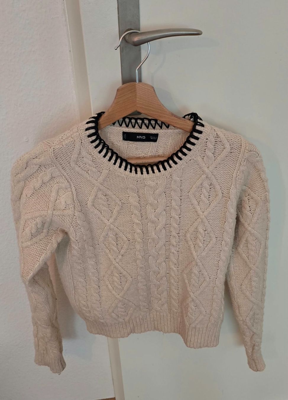 Mango Pulls & Sweat-shirts: Mango Cream Cable-Knit Sweater – D'occasion à Au ZH par cody1990
