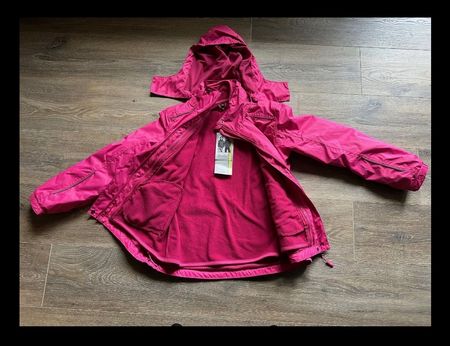 Neue Winterjacke Grösse 152 für Mädchen