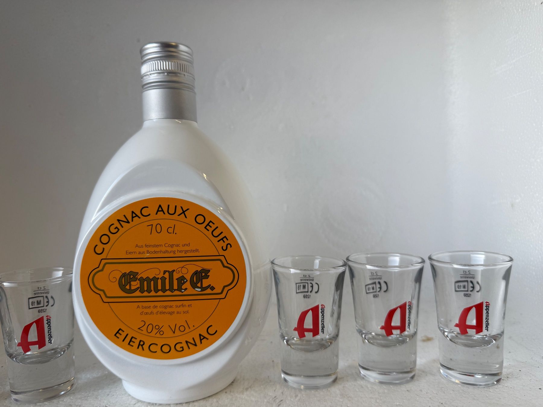 Spirituosen: 1x 7dl. Flasche Eiercognac Emile E. mit 6 Shotgläser... – Neu und originalverpackt aus Wöschnau von Vinsale 2