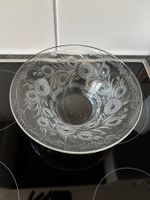 Schöne geschliffene Glasschale