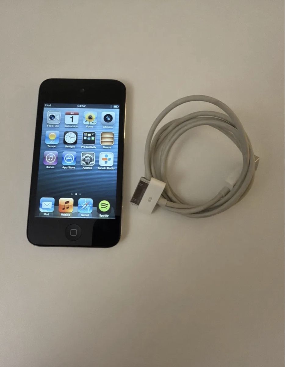 Apple Lecteur media portable: iPod touch 4. Generation 8GB schwarz mit Kabel  – D'occasion à Lausanne par phi_7pnb 2