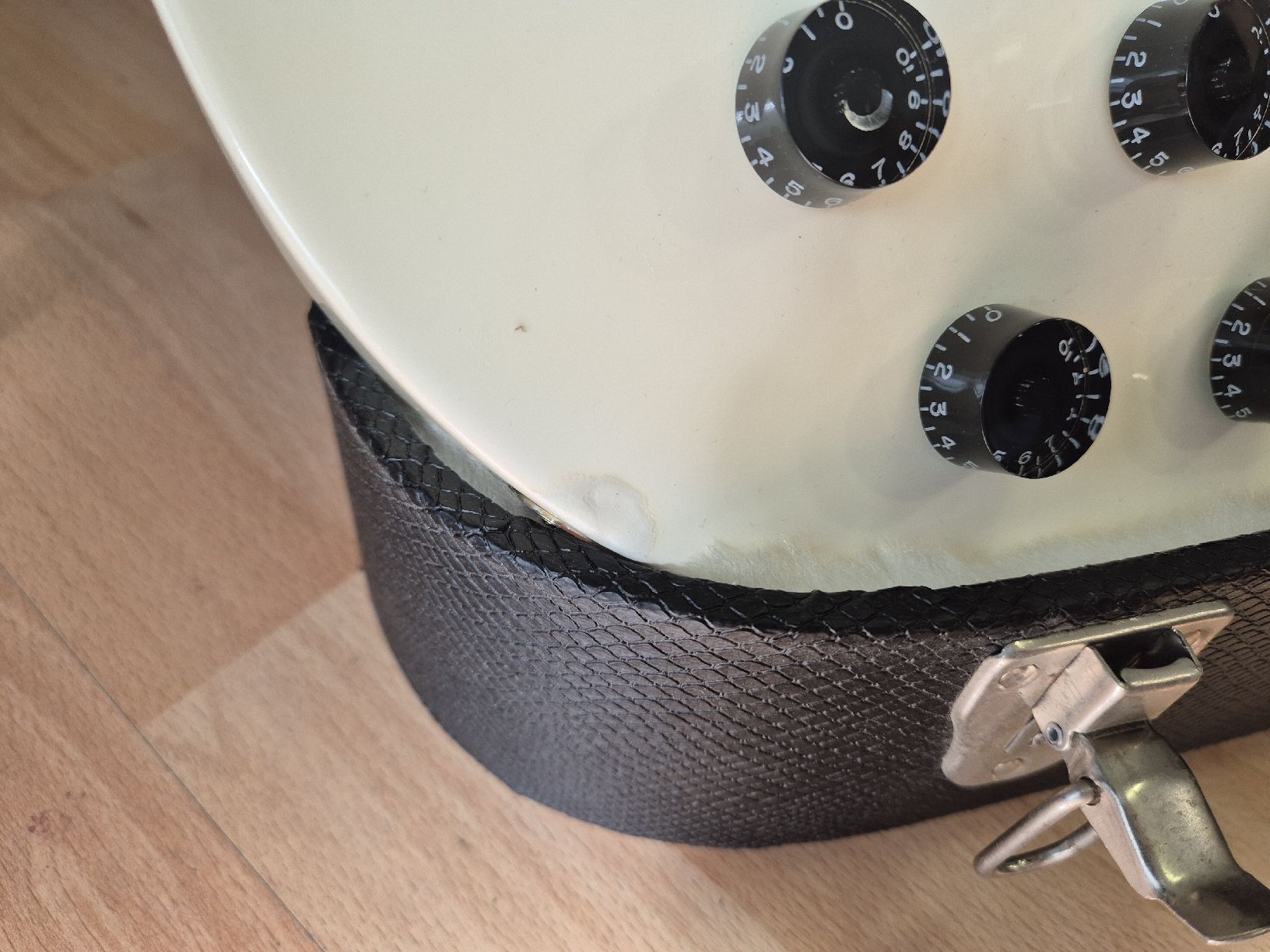 Gibson Musikinstrumente: Gibson Les paul studio E-Gitarre  – Gebraucht aus Dielsdorf von 7TheRockDoc9 1