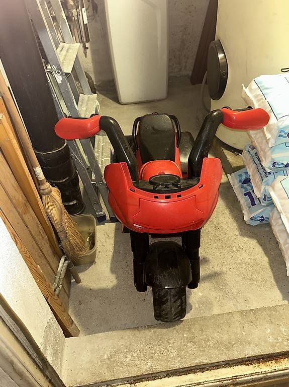 Veicoli per bambini: Moto elettrica per bambini – Usato da Balerna venduto da Mara.B.