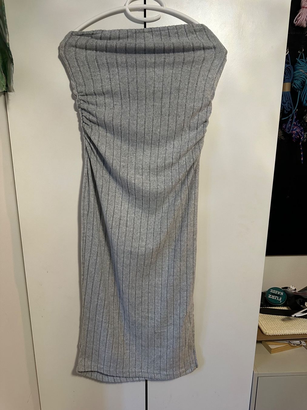 Kleider: Damen Kleid grau gerippt Grösse M – Gebraucht aus Schaan von Hermine2018