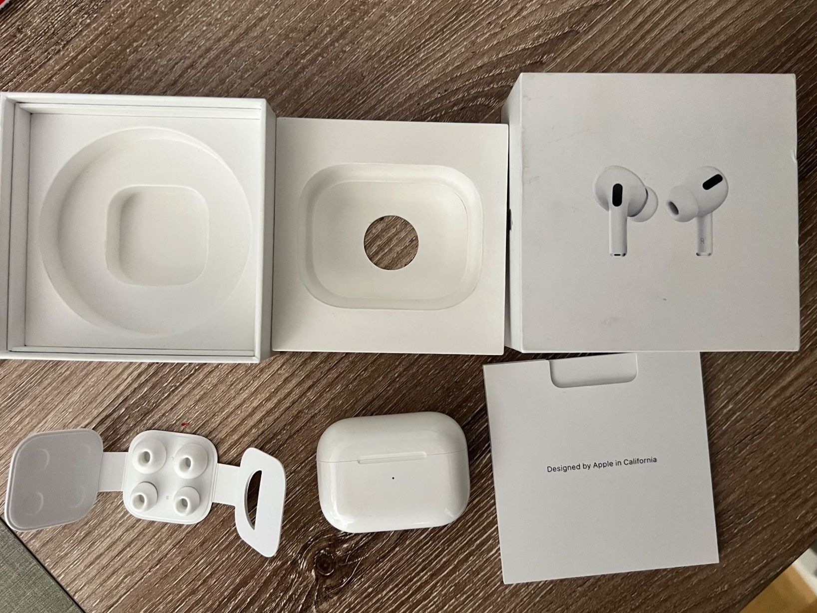 Apple Cuffie: Apple AirPods Pro 1. Generation mit Kabellose Ladecase – Usato da Zollikerberg venduto da Reinier_ZH 1
