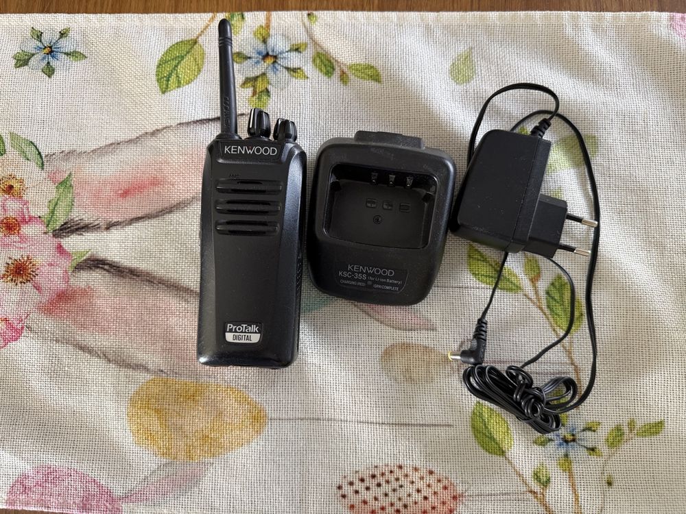 Kenwood ProTalk Digital Funkgerät mit Ladestation! Top! (Gebraucht) in ...
