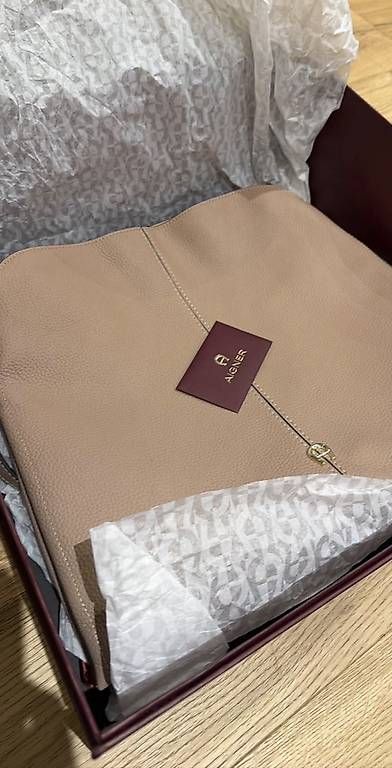 Taschen für Damen: Aiger Savannah Hobo Tasche – Gebraucht aus Zürich von sabrina.22
