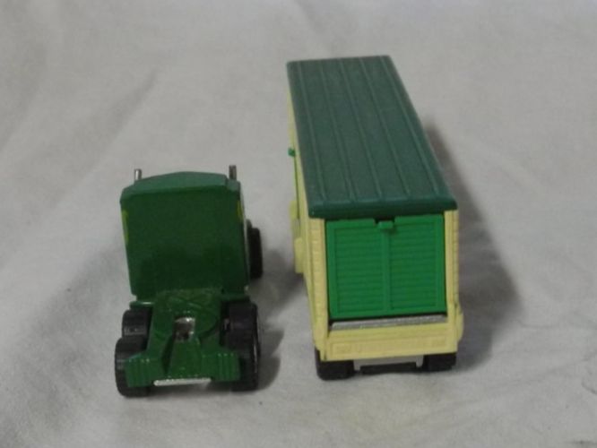Matchbox Voitures modèles: MATCHBOX  KENWORTH WITH LOW BED TRAILER 1981 UNBESPIELT – D'occasion à Gurtnellen par Murmeli99 2