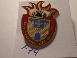1 Pin Sapeur Pompier AIRE-LA-VILLE Feuerwehr (F74)