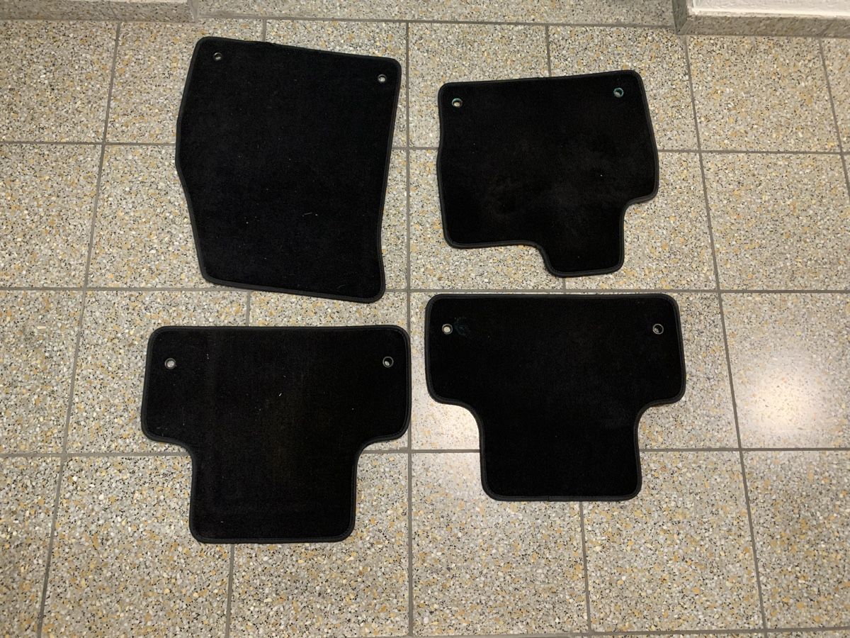 Land Rover Tappeti & Tappetini: 4x Fussmatten Range Rover Schwarz, gebraucht – Usato da Einsiedeln venduto da important__ 1