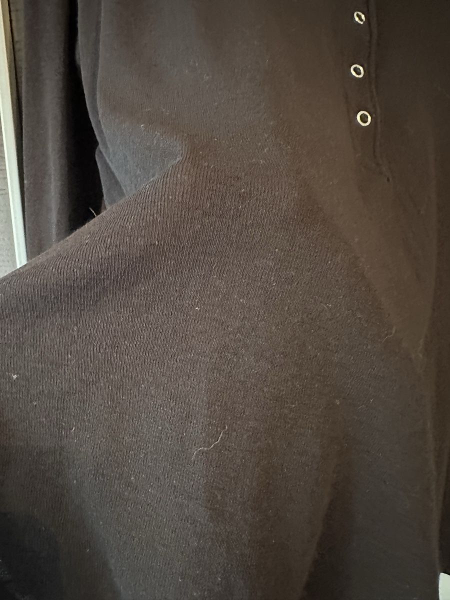 T-Shirts: Schwarzes Langarmshirt mit Knopfleiste, Grösse 40 – Neu (gemäss Beschreibung) aus Altendorf von Eastwick4 3