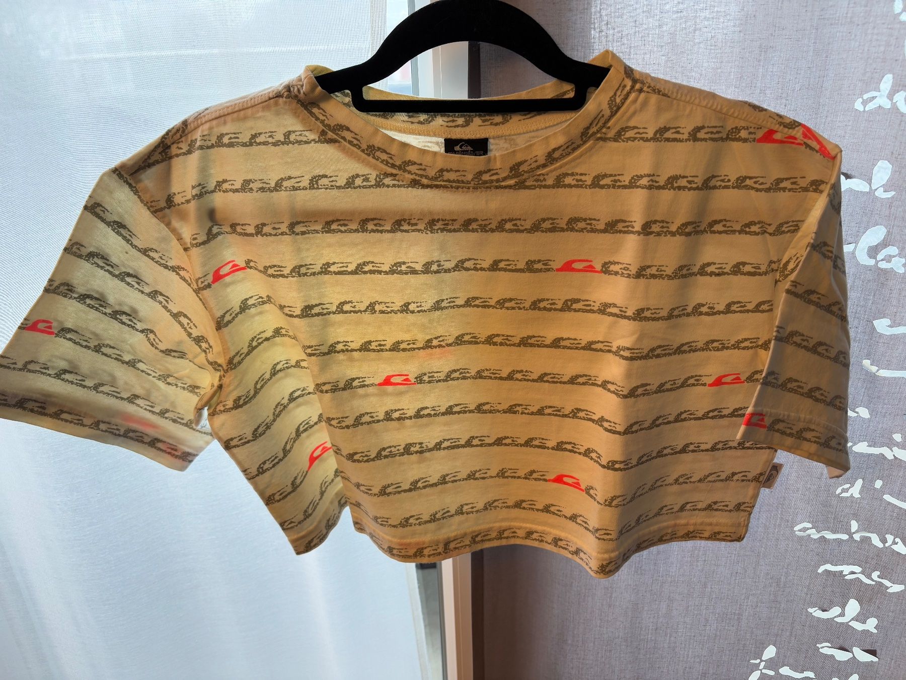 Quiksilver T-shirt: T-shirt crop top Quicksilvern taille S – Usato da Lausanne venduto da milou201619