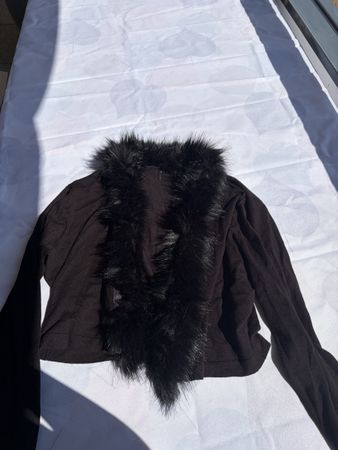 Pull court avec fourrure