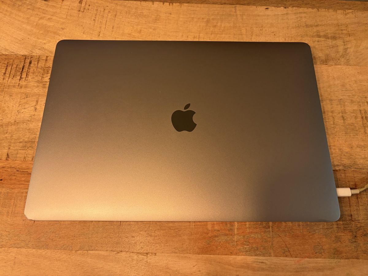 Apple Notebooks: MacBook Pro 15 pouces, 2017, Intel Core i7, 16 Go RAM, – Gebraucht aus Senarclens von snakelover 1