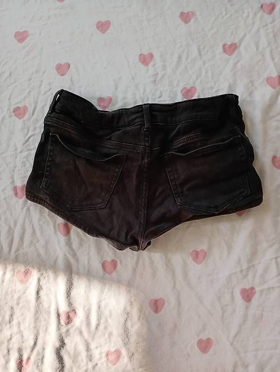 Hosen: Sehr kurze hose – Gebraucht aus Gelterkinden von leo_9z8m 1
