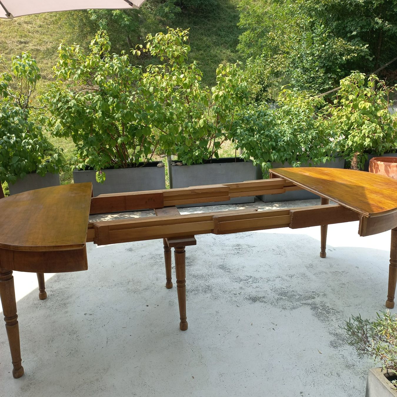 Tavoli: Tisch rund Holz – Usato da St. Gallen venduto da indonesia 1