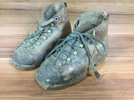 Uralte Kinder Lederschuhe für Deko oder für zum Bepflanzen