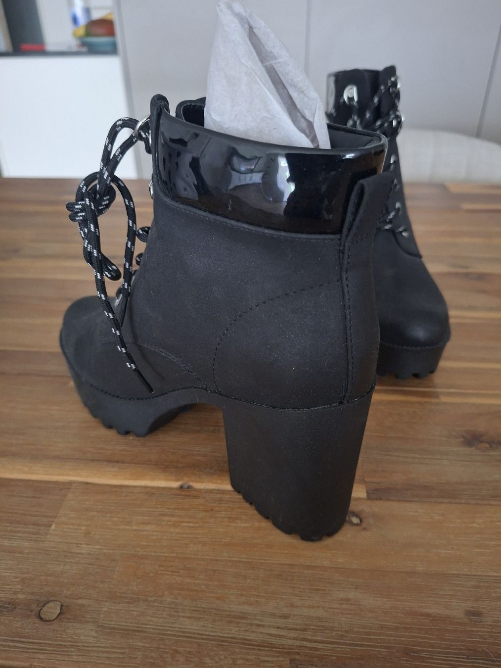 Scarpe da donna: Stiefeletten schwarz Grösse 38 neuwertig – Nuovo (secondo la descrizione) da Gelfingen venduto da IsabellS01 1