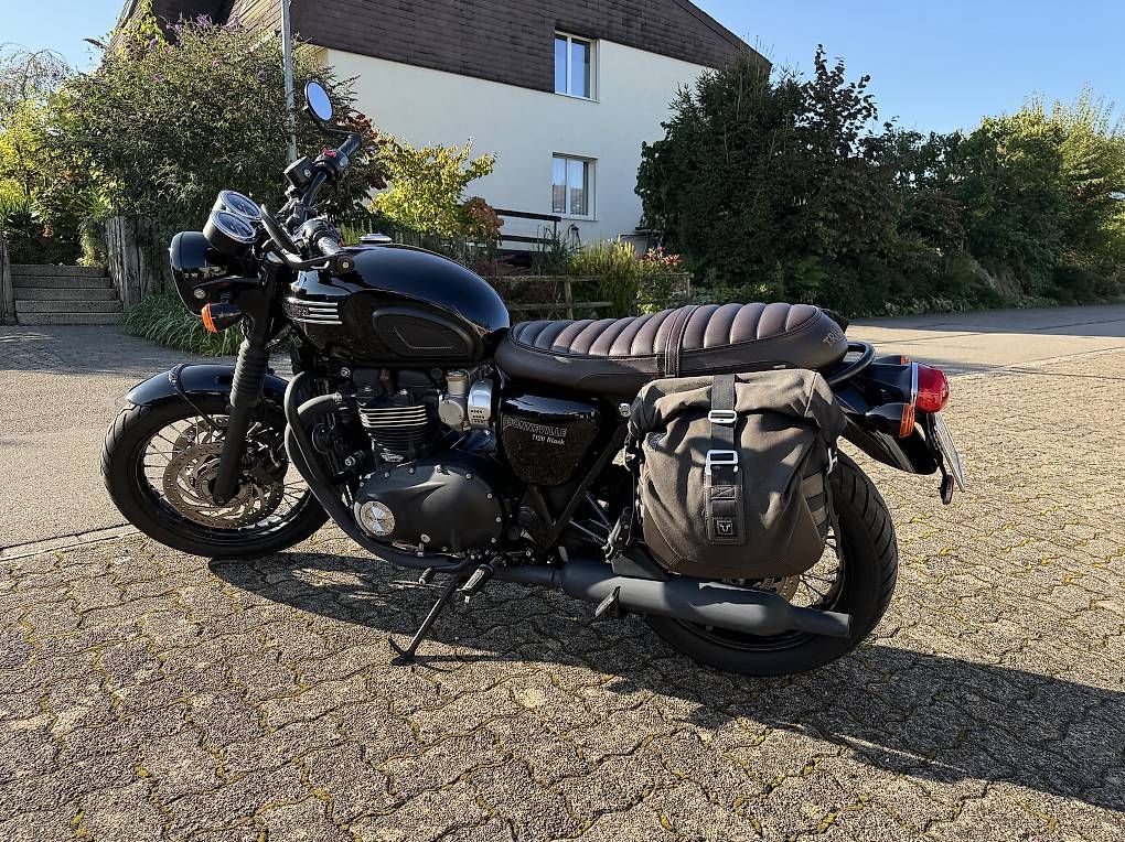 Triumph Strada: Triumph Bonneville T120 Black – Usato da Rüti ZH venduto da FabFour01 2