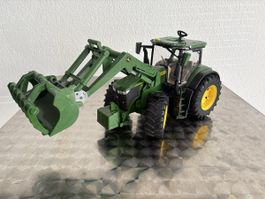 Spielzeugtraktor John Deere mit Frontlader gebrauchter Zusta