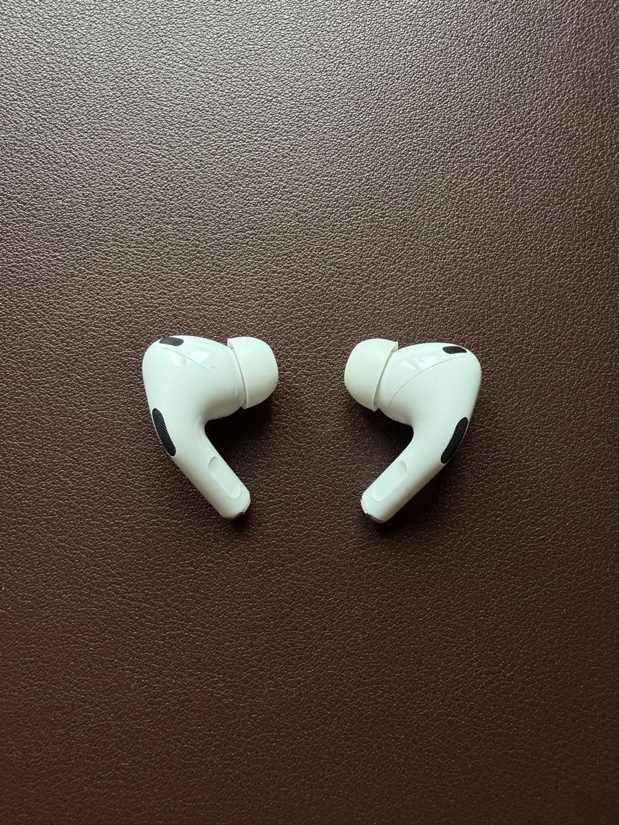 Apple Casques audio: Apple AirPods Pro (2nd generation) usb-c – D'occasion à Niederglatt ZH par Ivan.Kryvoshei 1