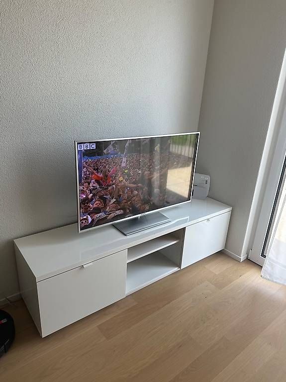 Meubles TV: TV möbel von ikea – D'occasion à Oberwangen TG par ren_7yt7