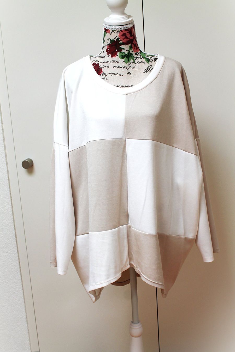 Maglioni & Felpe: Trendiger leichter Pullover, Beige/Weiss, Oversize Look – Nuovo e nell'imballaggio originale da Hüttwilen venduto da pinti55 1