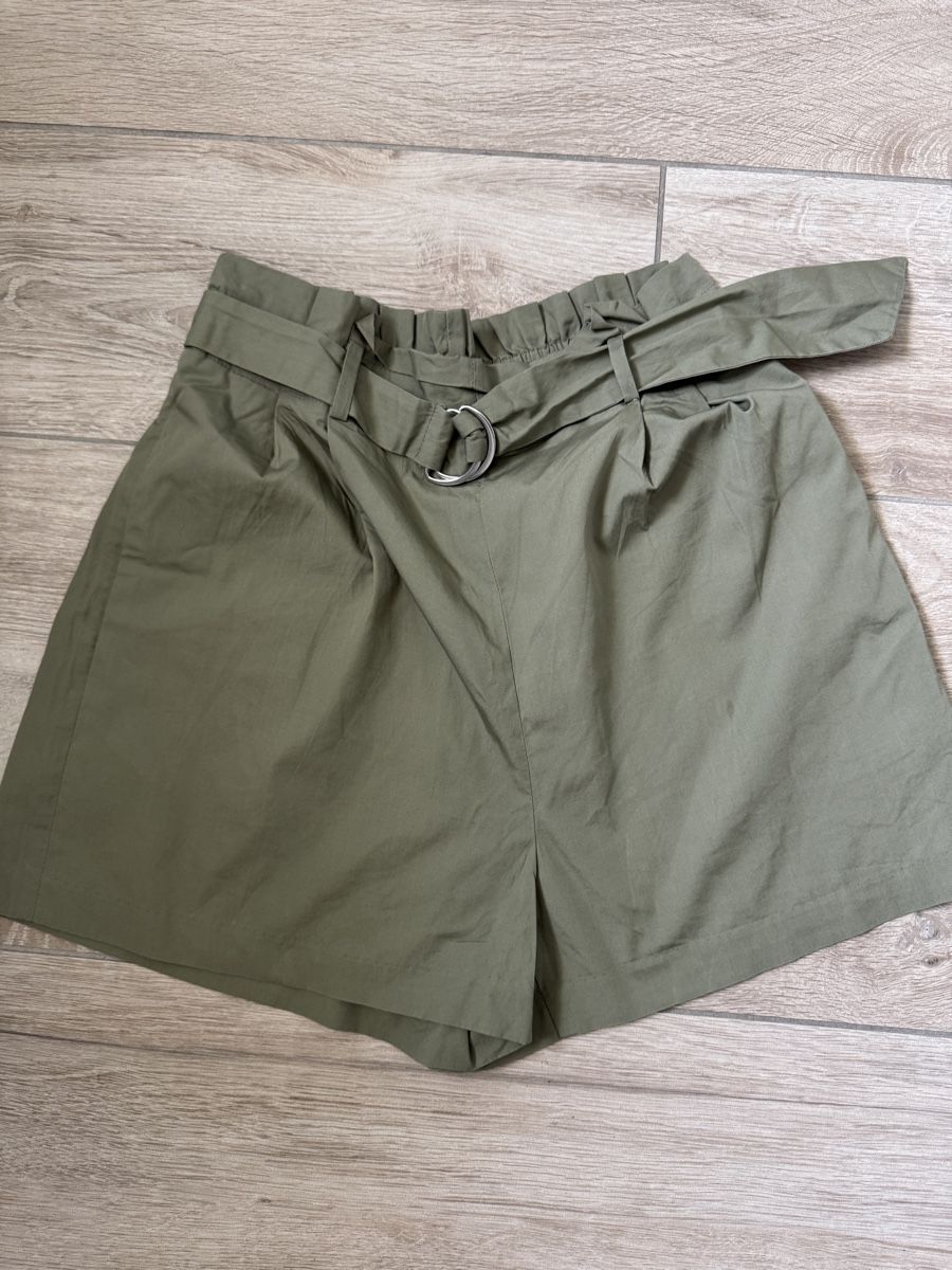 Zara Pantaloni: zara shorts xs neu  – Nuovo (secondo la descrizione) da Seengen venduto da Shiara