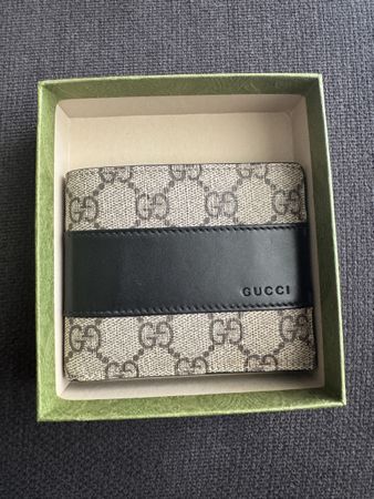 Elegantes Gucci Portemonnaie mit Box – Top Zustand!