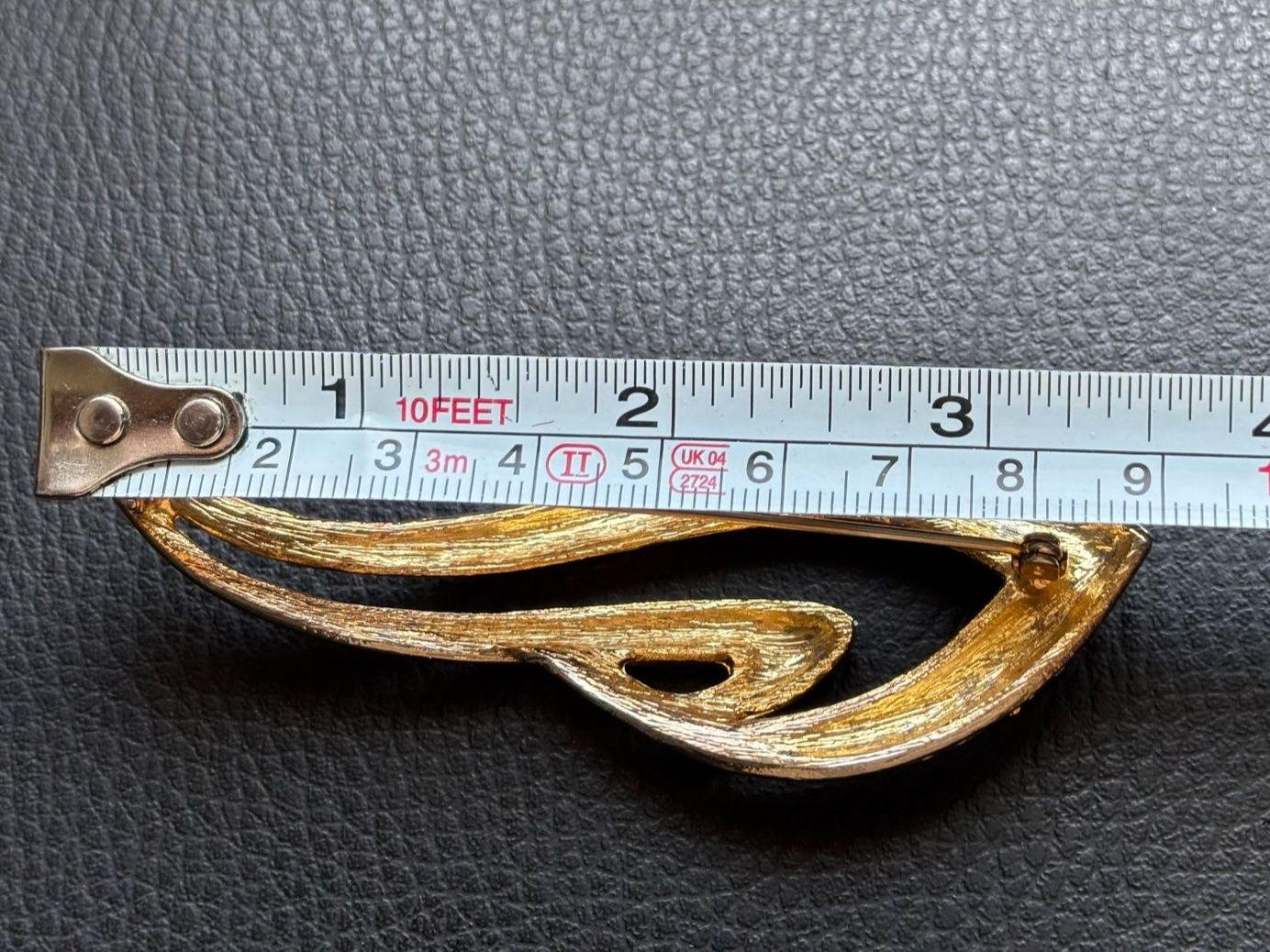 Spille & Fermagli: Broche doré style abstrait vintage état d'usage – Usato da Peseux venduto da CharmeCommerce 6