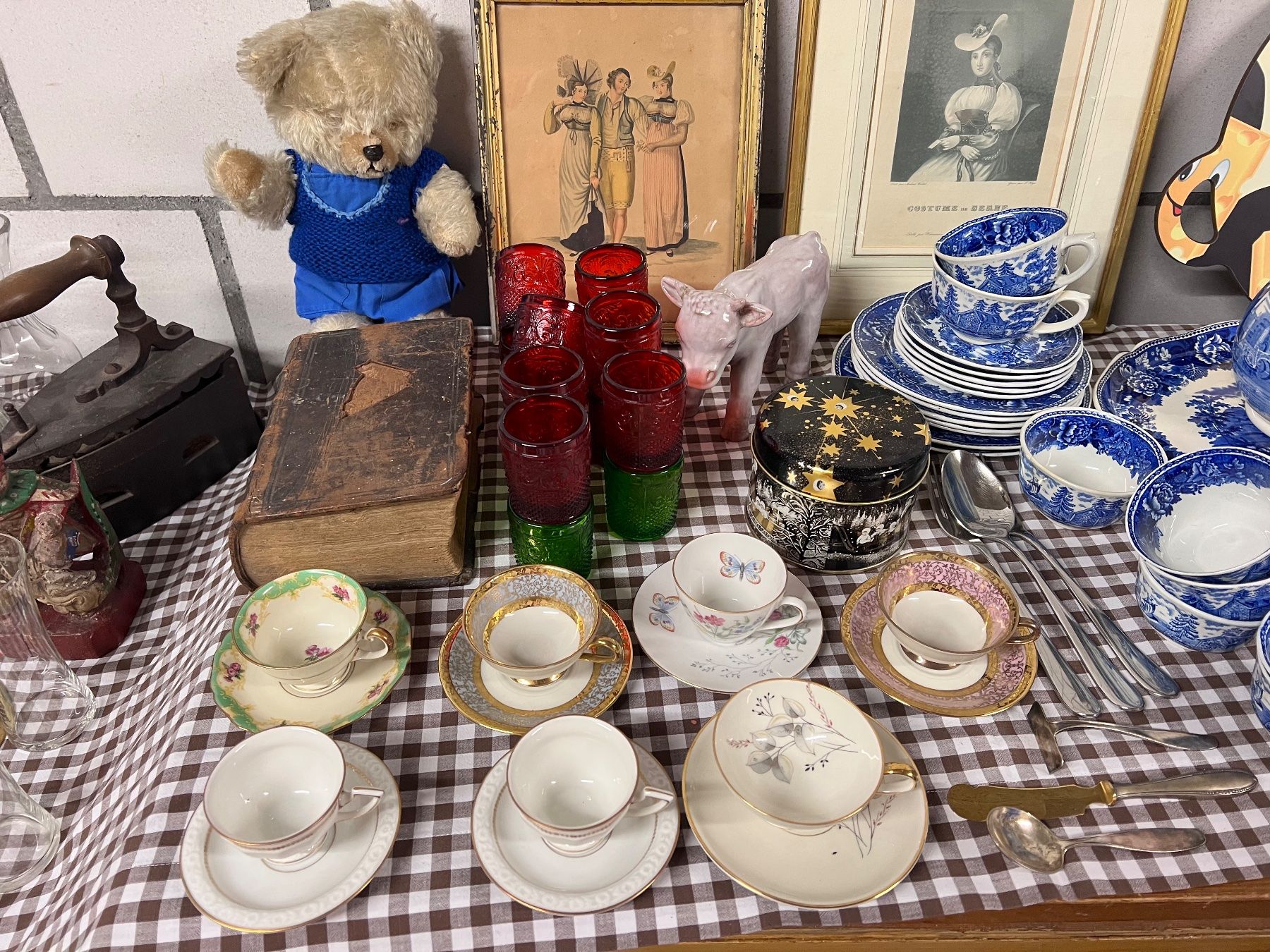 Tutte le decorazioni: Grosses Lot Flohmarktartikel – Usato da Münchenbuchsee venduto da Volver64 4