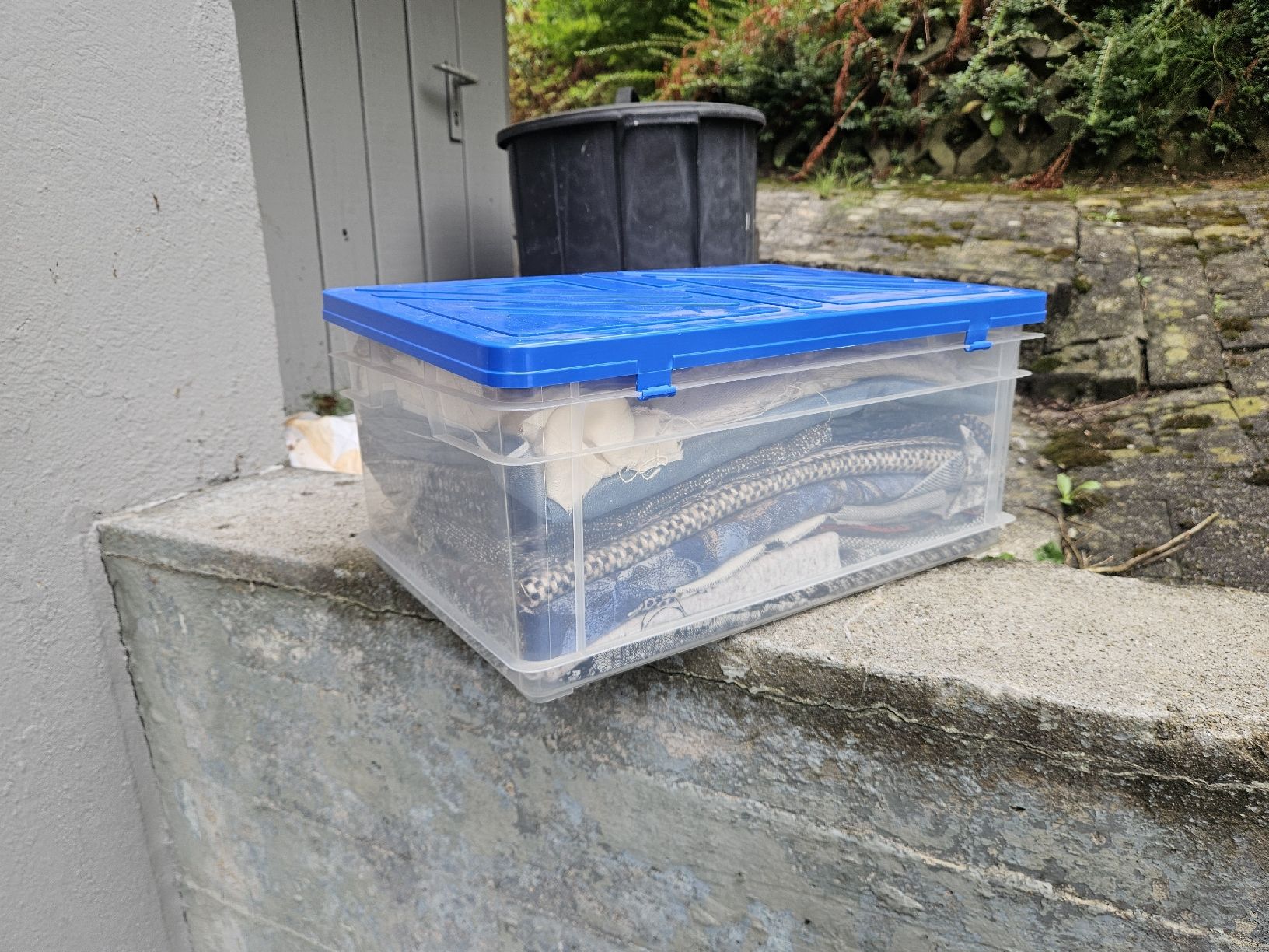 Stoffe: diverse Kisten mit stoffresten / bastelmaterial – Gebraucht aus Oetwil am See von akkawi 6