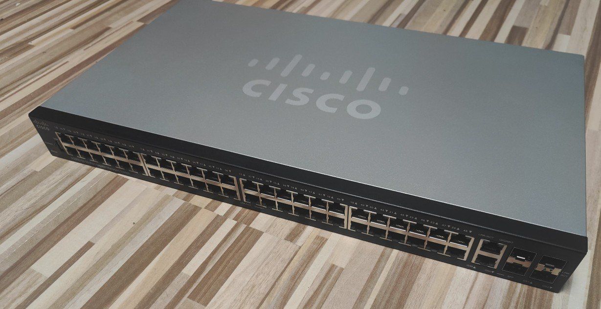 Cisco Hub & Switch: cisco Switch SG350-52   52-Port Gigabit Managed Switch – Usato da Uster venduto da Ct2914