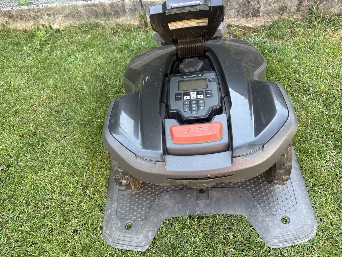 Husqvarna Tagliaerba: Husqvarna Automower 305, Rasenroboter – Usato da Jona venduto da DemianR 5