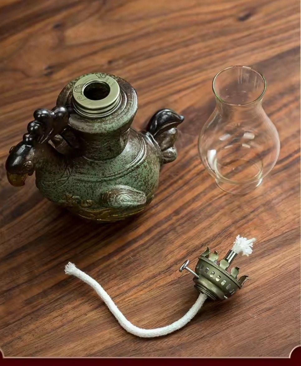 Lampade: Lampe a petrole en ceramic – Nuovo e nell'imballaggio originale da Vernier venduto da 19pigments 2