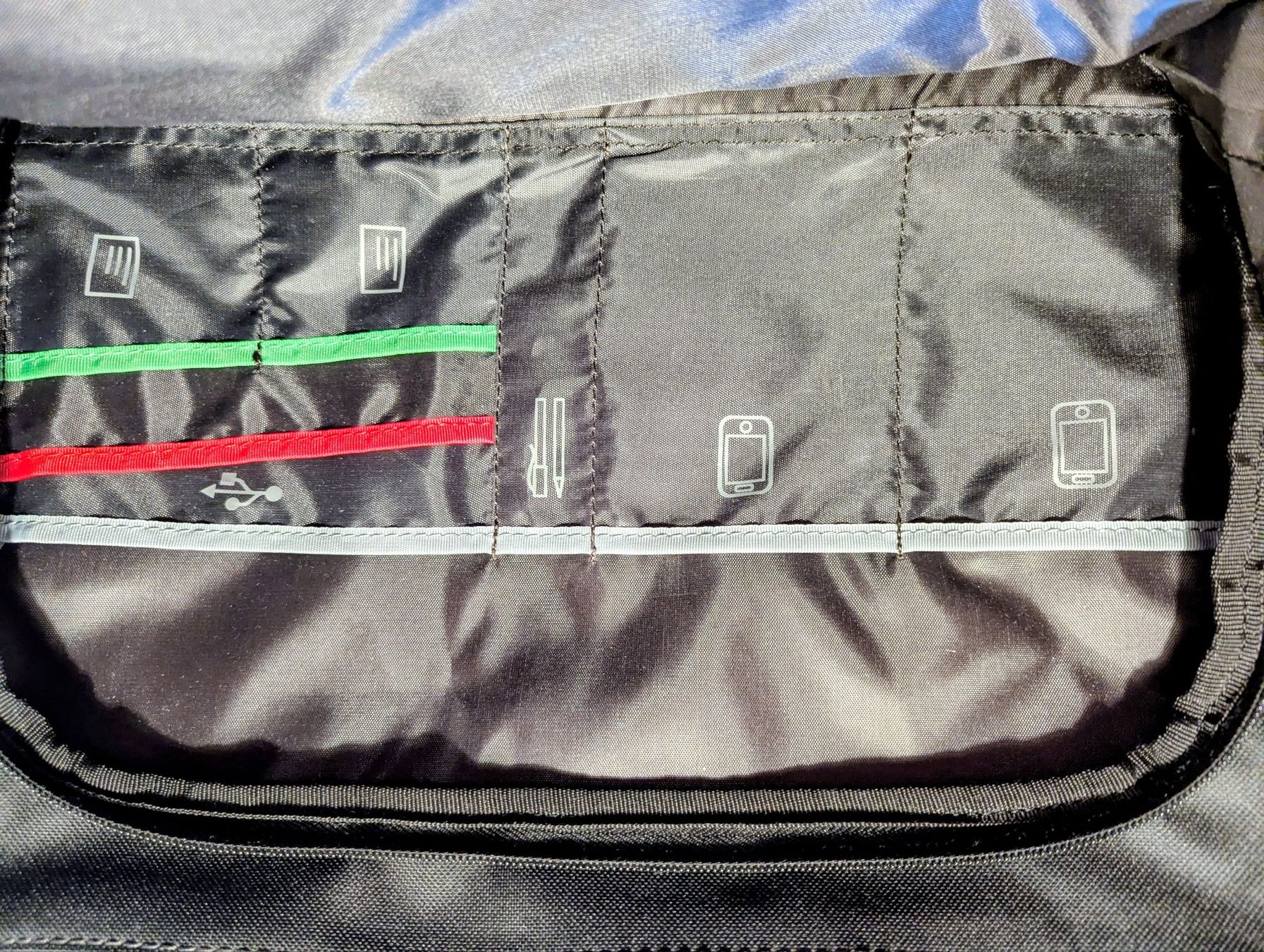 Targus Sacs: Neue Laptoptasche Targus schwarz mit Fächern – Neuf (Voir description) à Goldingen par YouAreMySunshine 2