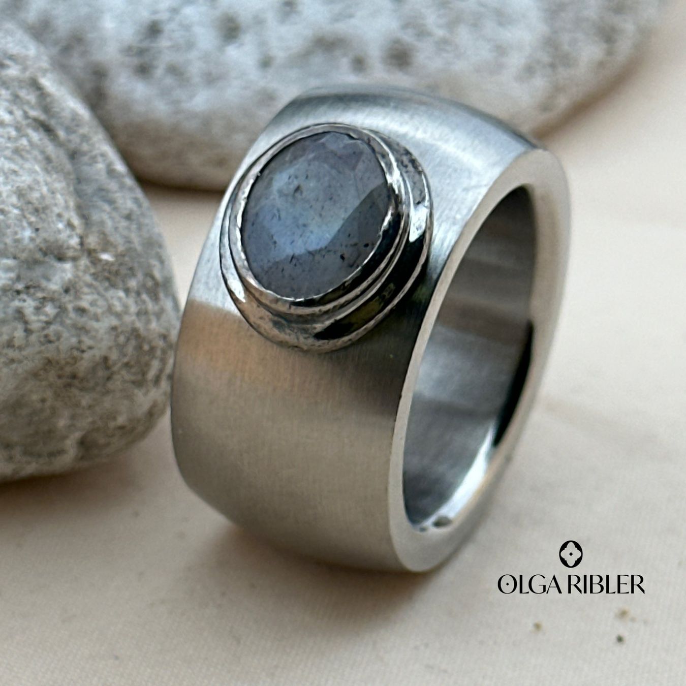 Olga Ribler Bagues: Edelstahl Statement  Ring mit Labradorite Grösse 60 – Neuf (Voir description) à Luzern par Schmuckoutlet 1