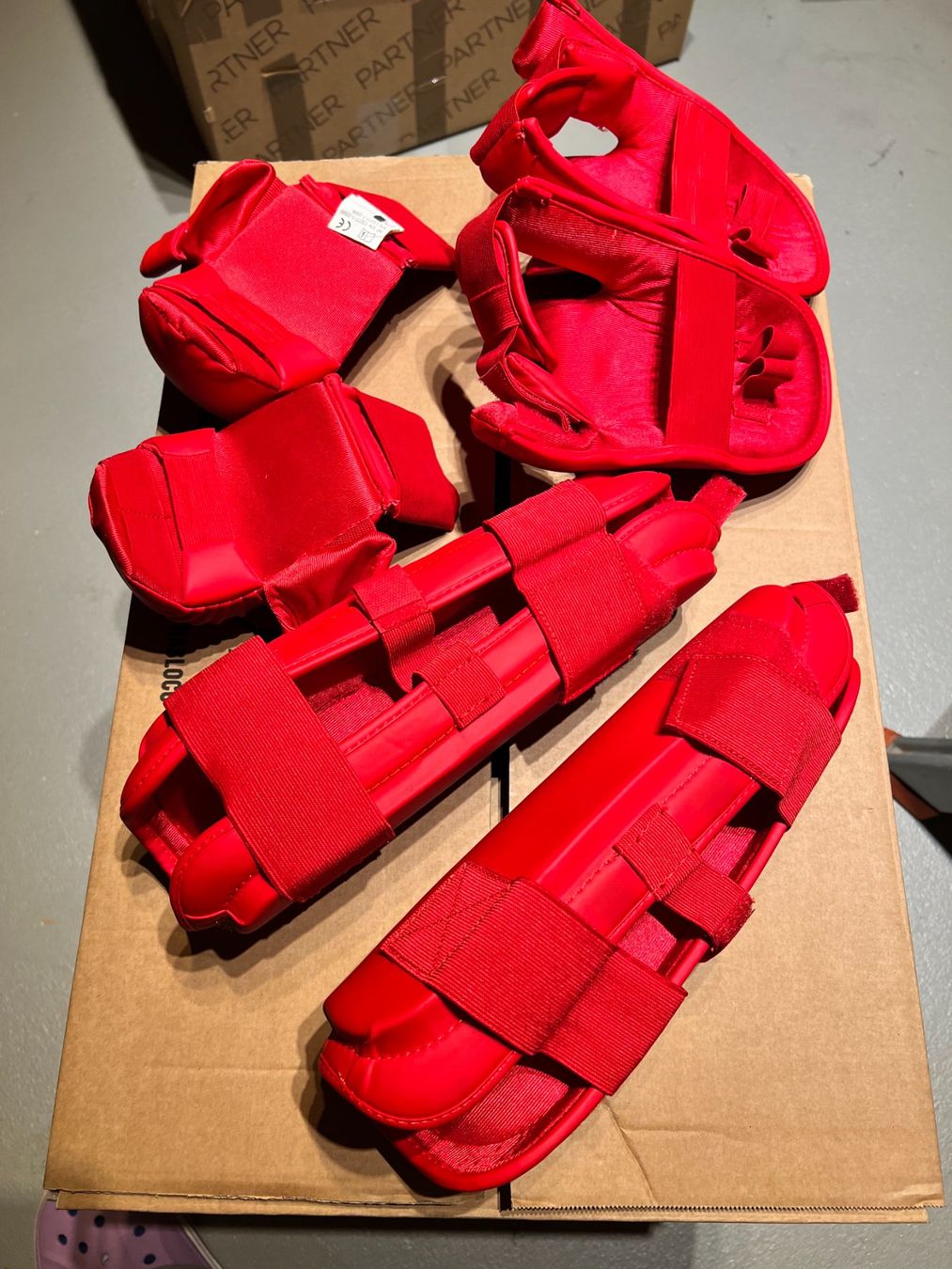 Decathlon Protections: Karate Schutzset rot Decathlon Outshock – D'occasion à Zürich par ses_mgt8 2