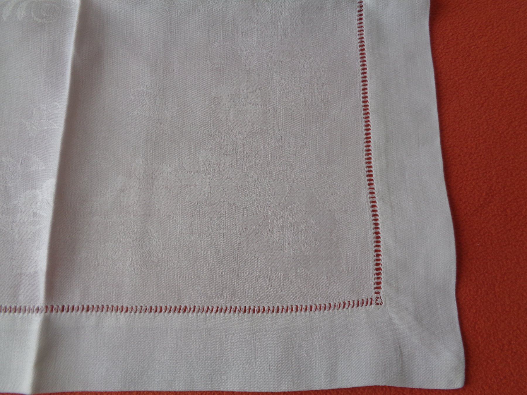 Bettwäsche: Serviette Damast oder als Deckeli Grösse 63.5 cm. x 63.5 cm. – Gebraucht aus Chur von omonia 2